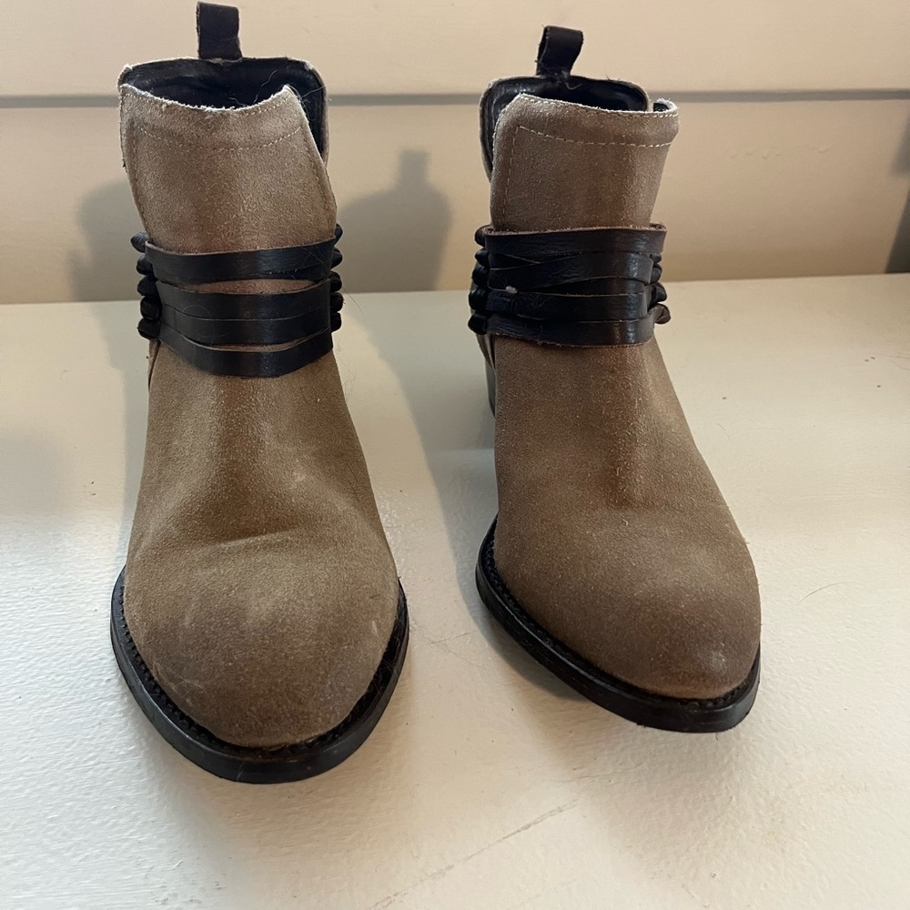 Sweet ankle boots by Diba in a size 8. Never worn.